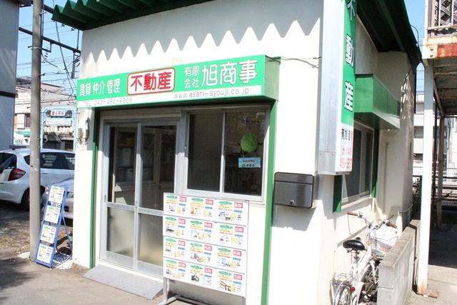 線路沿い柴崎方向に徒歩２分です