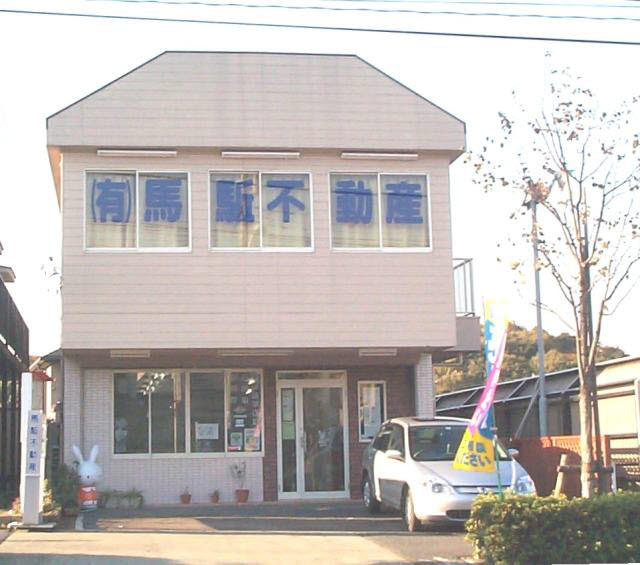 広々とした明るい店内です　お気軽にお越し下さい