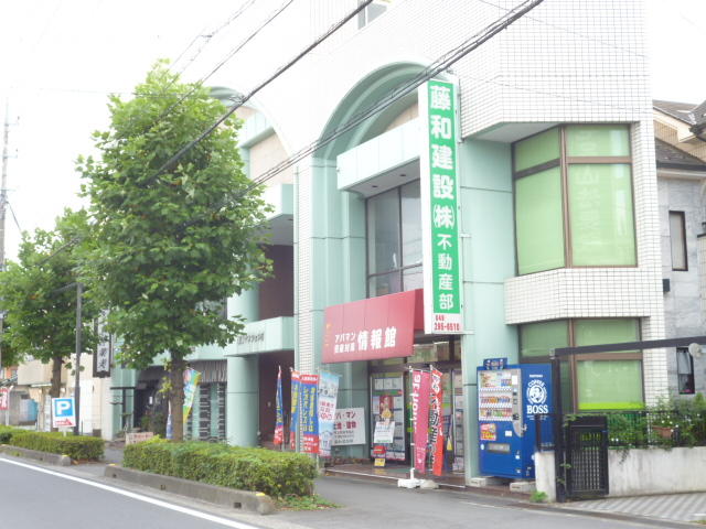 当社は毛呂山町のライフストアー並び、セブンイレブン毛呂山岩井店の前にあります。