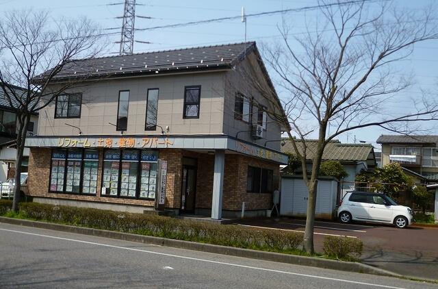 広い駐車場があります。