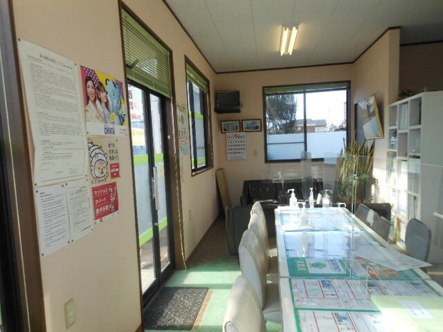 陽当たりが良く暖かいお店です。