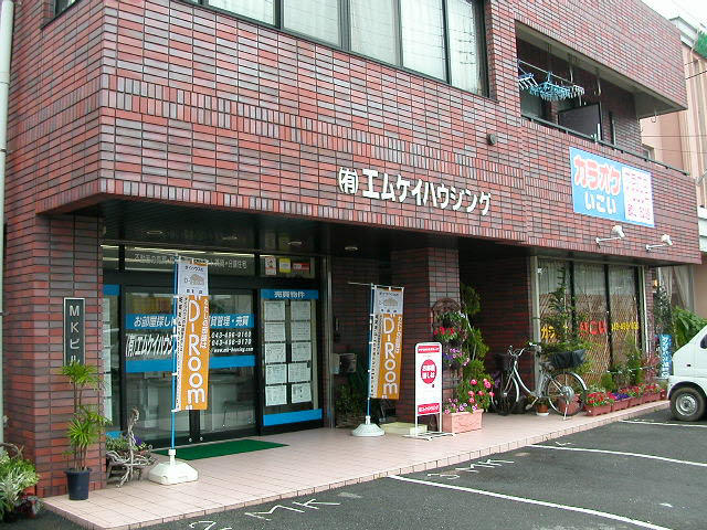 ＪＲ酒々井駅西口前のレンガ調建物です！