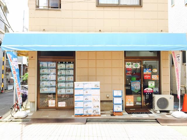 弊社は、染井銀座商店街１階路面店に面しています。