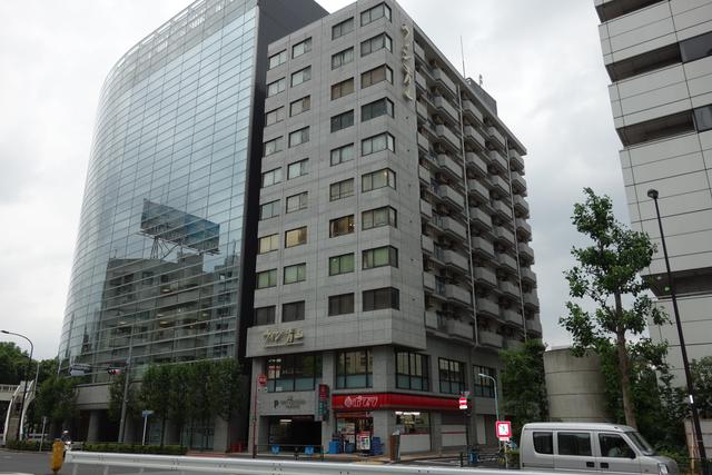 各線「青山一丁目駅」５番出口より徒歩１分のオフィスビルです