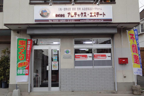 店舗前に駐車スペース（3台）ございます。