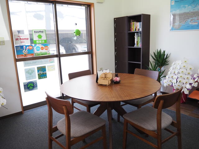 ゆっくりお話しできます。おいしいお茶やコーヒーをご用意してお待ちしております。