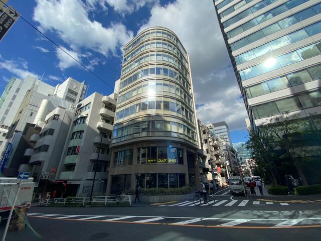 店舗は、SK青山ビル6Fになります。