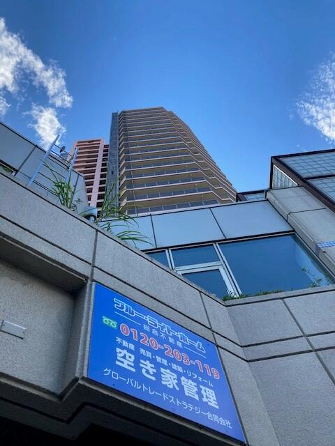 橋本駅徒歩5分のタワーマンションの１Fに店舗があります。