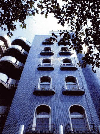 JR、東京メトロ有楽町線、南北線、都営新宿線「市ヶ谷駅」下車5分。