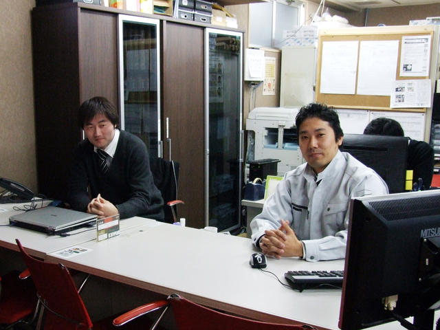 南向きの店内で日当たり良好!!!