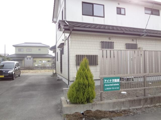 駐車スペースございます。入口の植栽を目印にご来店ください。