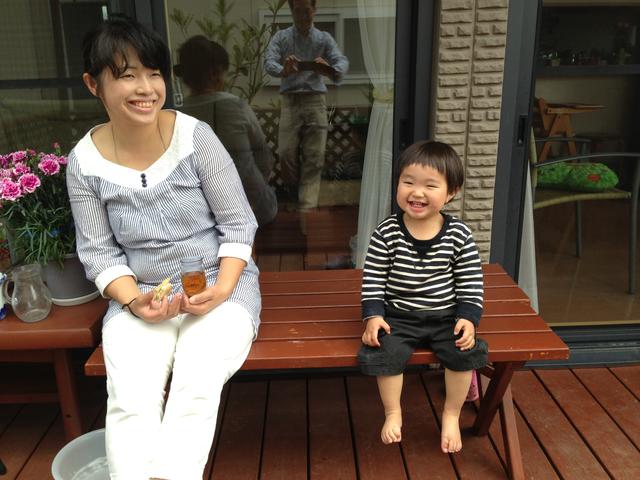 お子様連れのお客様はウットデッキでお話を伺います。