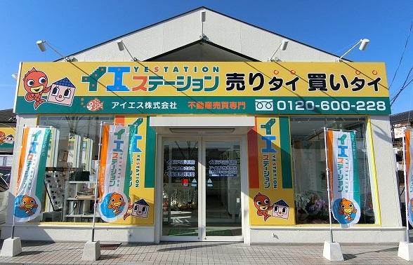 広い駐車場がございますので安心してお越しください。