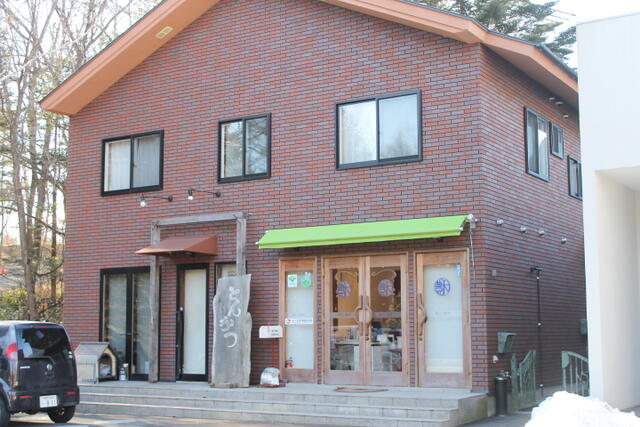 お隣は絶品のとんかつ屋さんです！