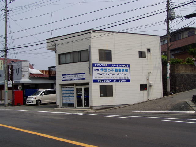 国道135号線川奈口交差点すぐ