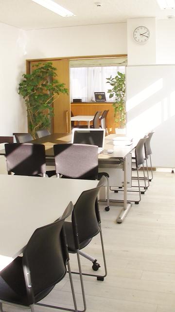 白を基調にした清潔感のあるオフィスです。