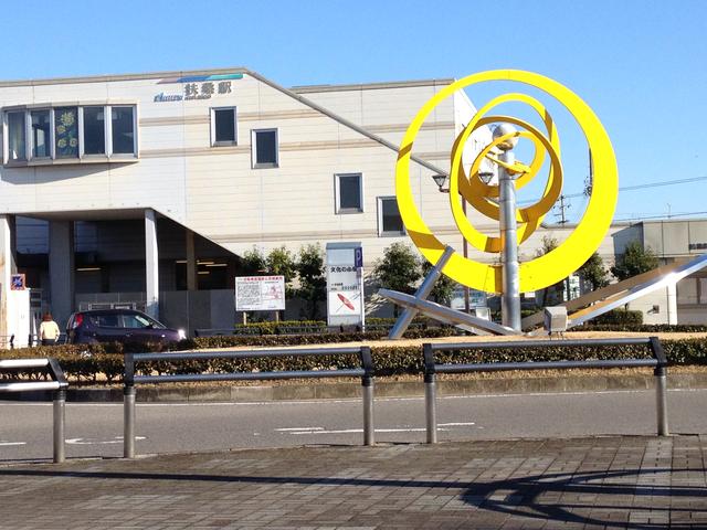 扶桑駅西口ロータリーを扶桑町役場方面へ。扶桑町役場西交差点にございます。