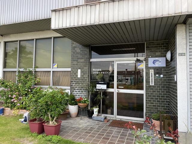 昭和チックな事務所です。