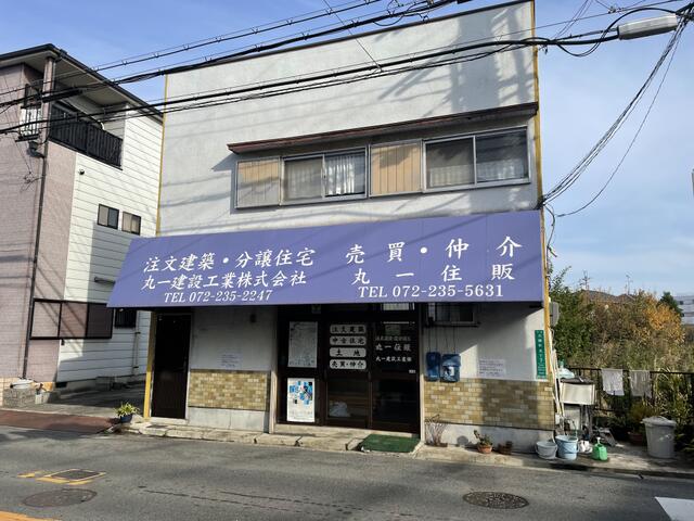 夏場の時期：信号待ち人→テントで涼む、、雨の日：信号待ち人→雨宿りでテントに避難