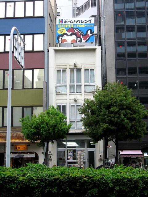 天満橋駅４番出口南へ３軒隣り