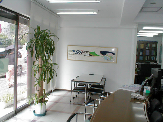 《明るくておしゃれなお店です》