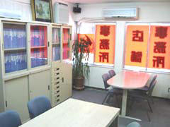 明るい事務所です