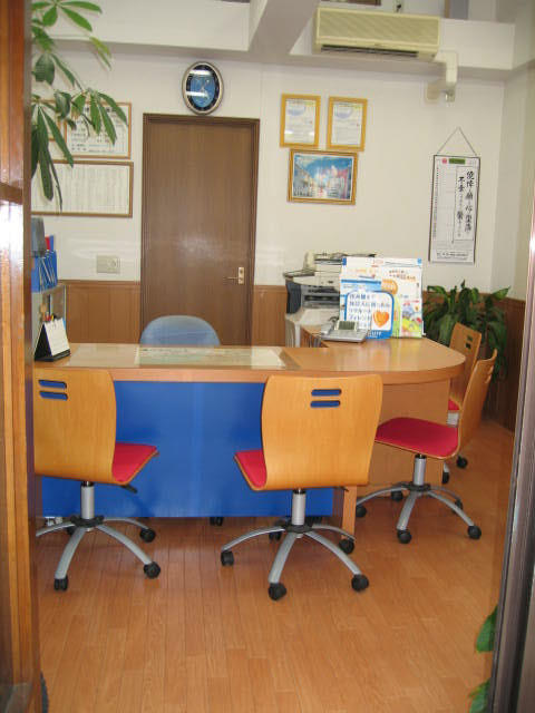 店内は明るく、アットホームな感じです.