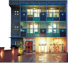 ALMOビル　外観写真　（駐車場完備）　２F