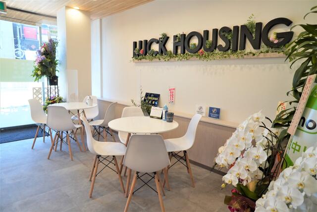 1階が賃貸事業部、2階が売買事業部です