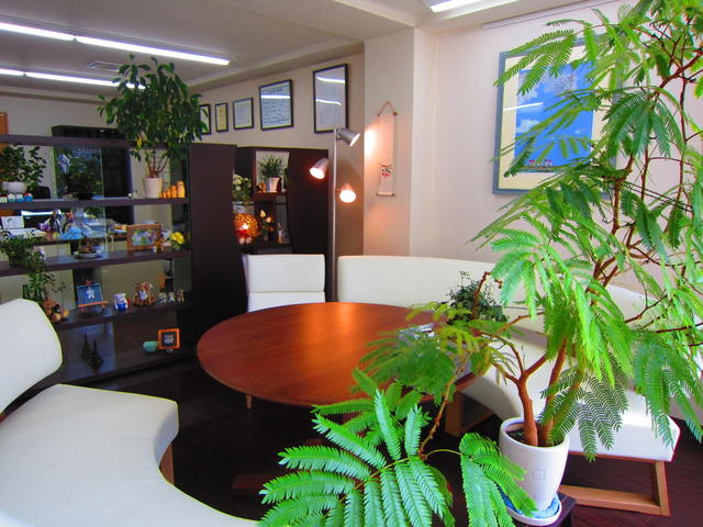 当社店舗内・応接コーナー