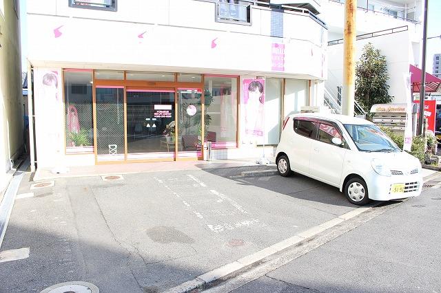 専用駐車場もあります。