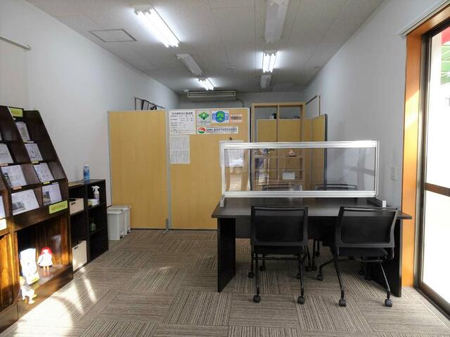 お店の中は、お一組様限定でご相談の対応をさせていただいております。