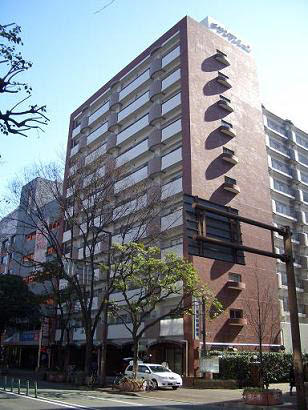 事務所は、赤坂駅の中央区役所側出口より西へ徒歩1分、マンションの10階です。