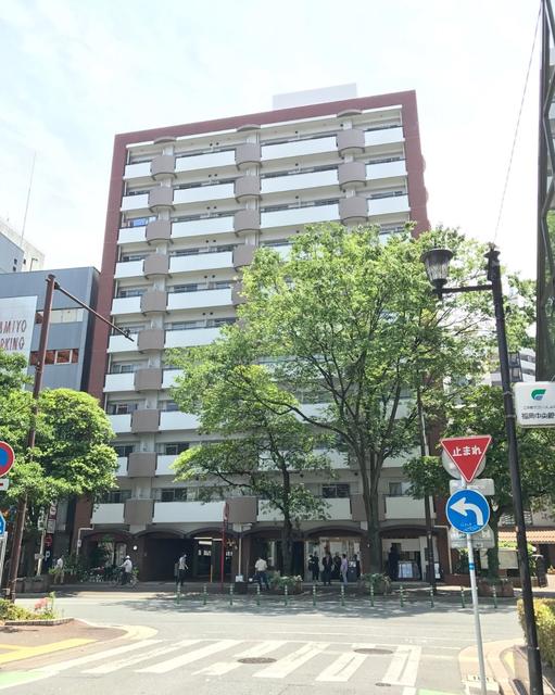 赤坂駅4番出口より徒歩1分！1階にはたい焼き屋さん、お芋屋さん、お花屋さんなど・・