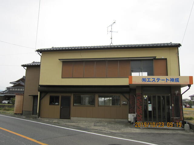 (有)エステート神成の駐車場は、近くにあります。