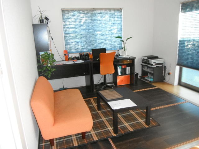 6帖の事務所です。