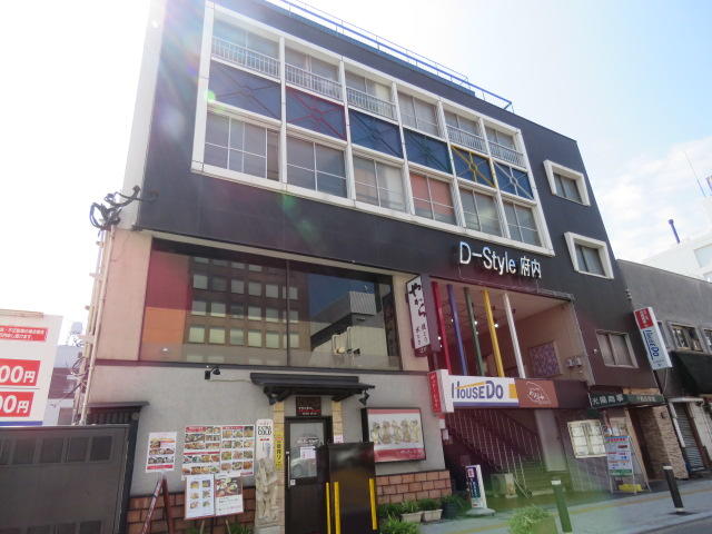 中央郵便局裏通り、サッテージャワ・ランズカフェなど人気店の入るビルの1F奥です！