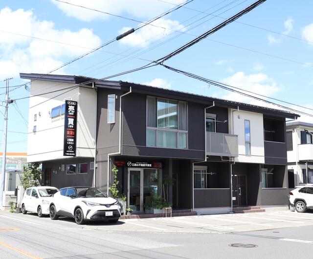 店舗目の前駐車場3台分ございます♪