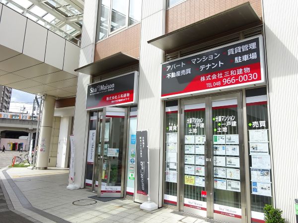 東口ロータリー広場から当社はすぐです。