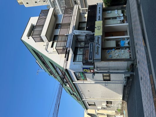 光ハイツビルの２階に事務所があります。