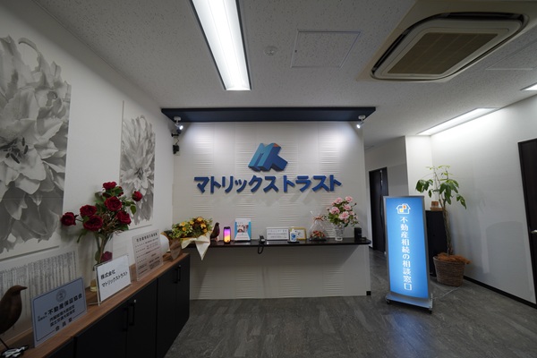 落ち着いた雰囲気の社内です。ご相談お待ちしております。