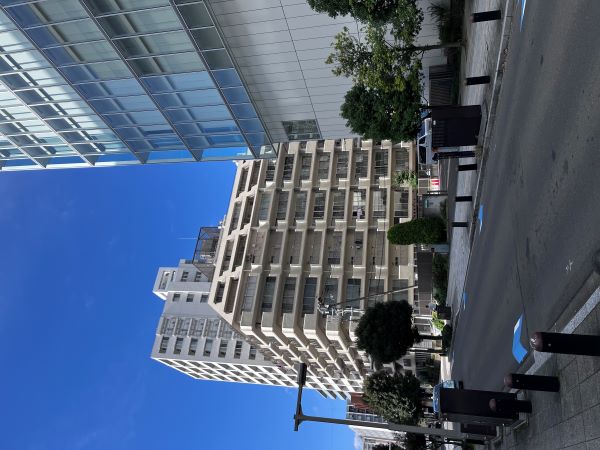 勾当台ハイツ206号室(オンワードビルの西側です)