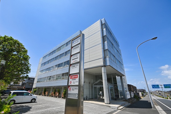 国道16号沿いビルの3階です