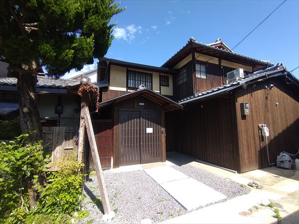 店舗外観 大正後期の建物を改修いたしました