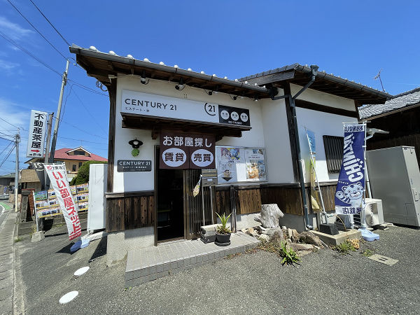 お車は事務所前にどうぞ♪