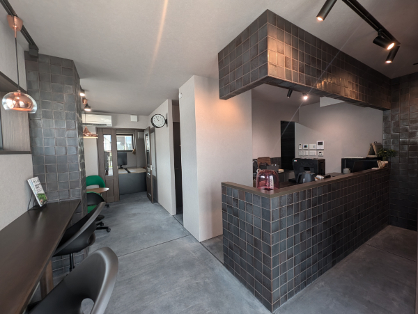 カフェのような内装でリラックスしゆったりとした雰囲気の中で、お部屋探しができます。