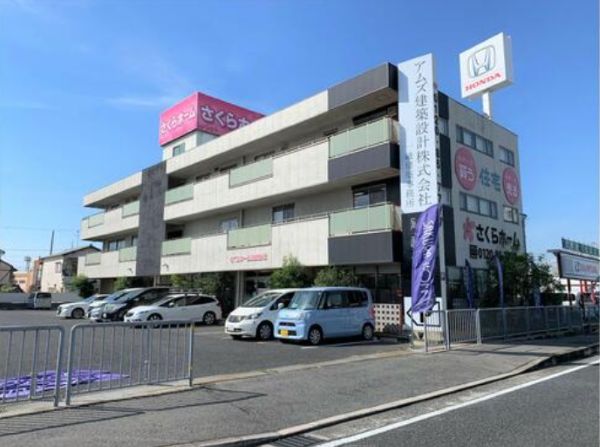 国道２６号線、西取石５丁目交差点を南へ１００ｍ、大阪行き車線側　【大型駐車場完備】 ☆JR阪和線 富木駅 徒歩１２分  ☆南海本線 高石駅 徒歩１７分