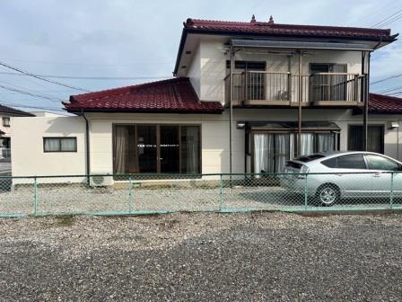 建物の西側が事務所です