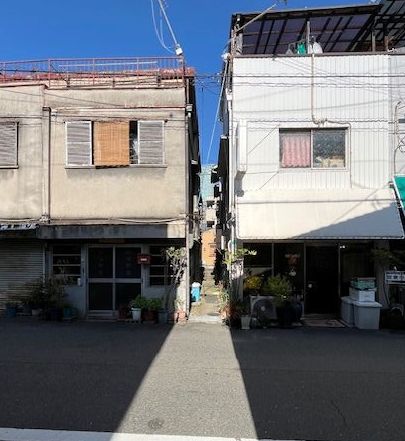 南側道路から入り2軒目